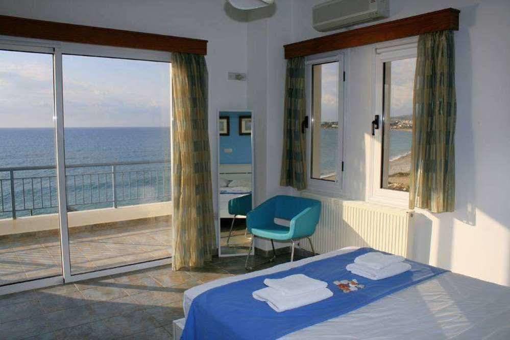 Blue Coral Beach Villas Пафос Экстерьер фото
