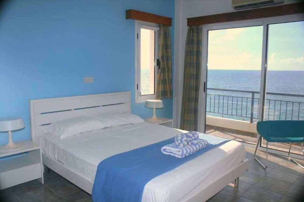 Blue Coral Beach Villas Пафос Экстерьер фото