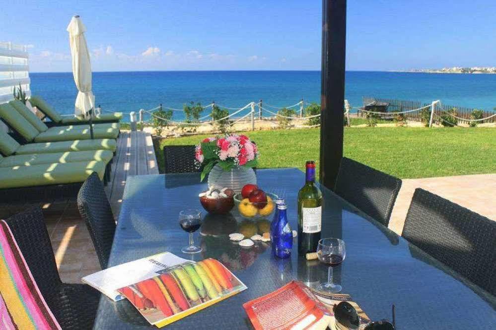 Blue Coral Beach Villas Пафос Экстерьер фото