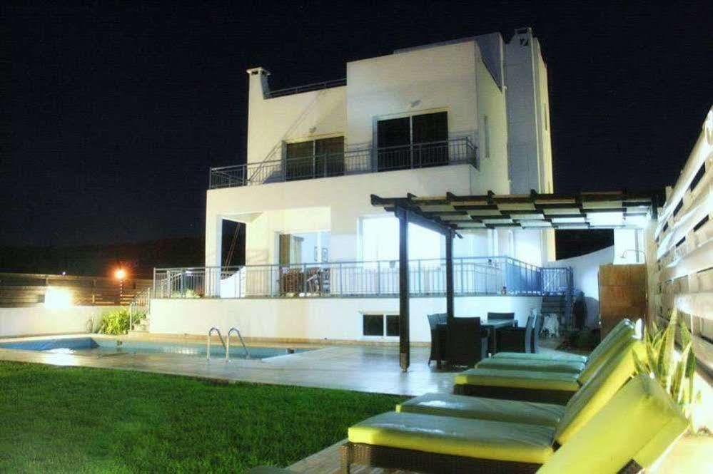 Blue Coral Beach Villas Пафос Экстерьер фото
