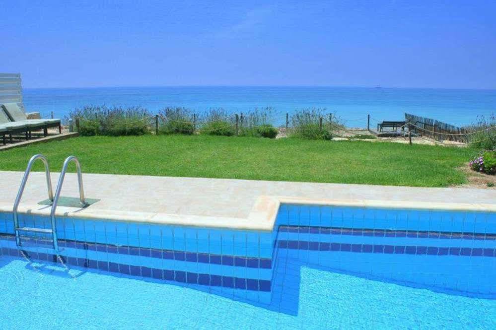 Blue Coral Beach Villas Пафос Экстерьер фото